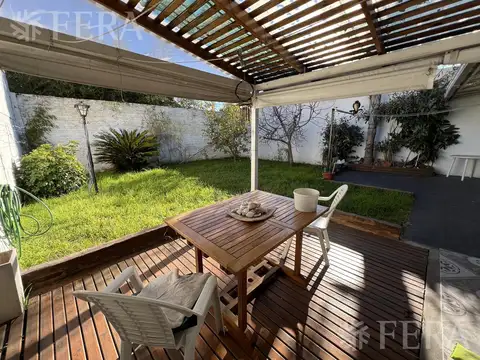 Venta casa multifamiliar con cochera y fondo en Wilde