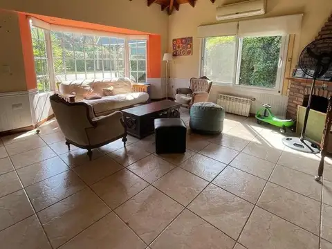 Casa 4 ambientes con 3 baños