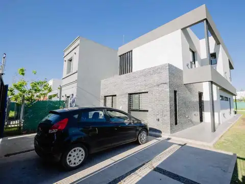 Casa en VENTA 4 dormitorios- GONNET