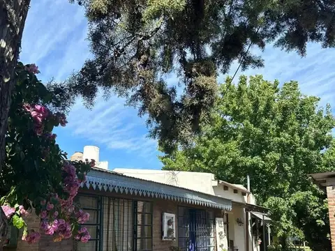 Casa 6 ambientes con 2 baños