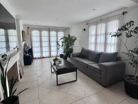 OPENHOUSE alquila hermosa casa en Barrio Dalvian