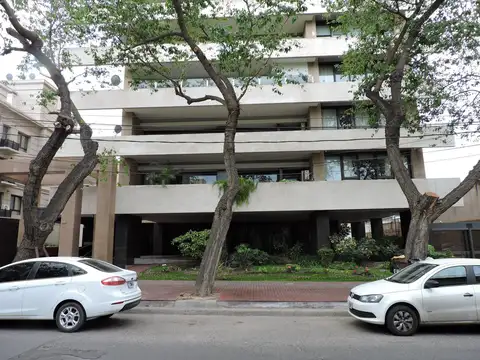 AGUSTÍN ALVAREZ al 200