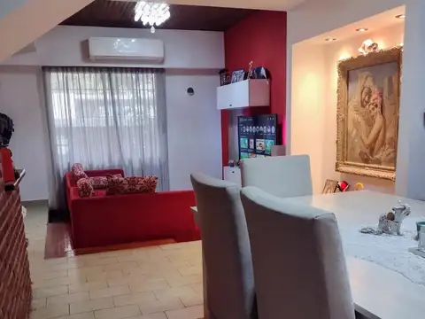 Casa 6 ambientes con 2 baños