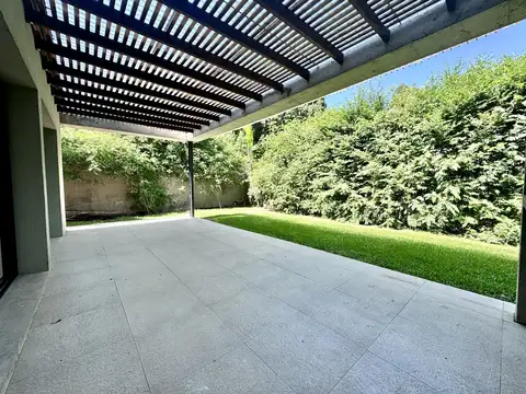 Departamento tres ambientes con jardin en complejo Terrazas H1- Zona Highland