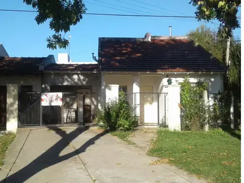 Linda casa en calle Héroes de Malvinas y 64.