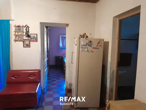 CASA SOBRE AMPLIO LOTE EN AV. BELGRANO