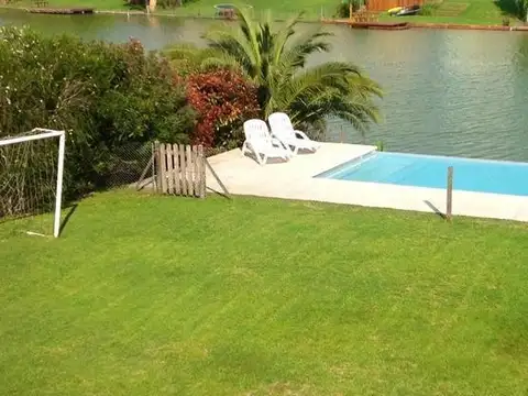 Casa 5 ambientes con 3 baños