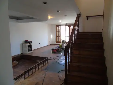 Casa 6 ambientes con 3 baños