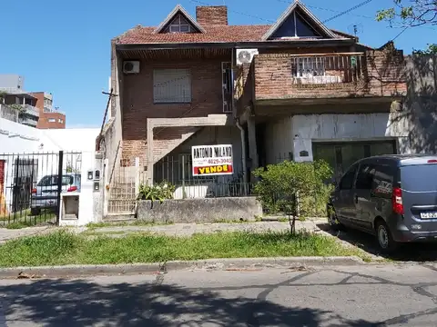 CASA A REFACCIONAR Y DEPARTAMENTO