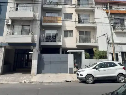 DEPARTAMENTO 2 AMBIENTES CON COCHERA EN MONTE CASTRO