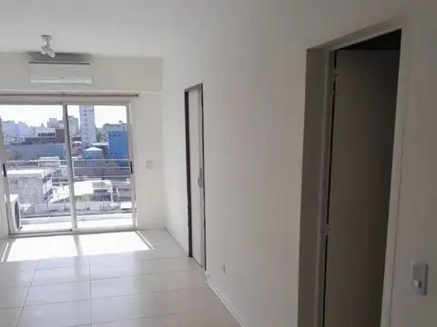 Departamento en Alquiler en Monte Castro, $ 650.000