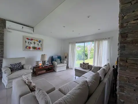 Casa en Venta en Haras Santa Maria, USD 220.000