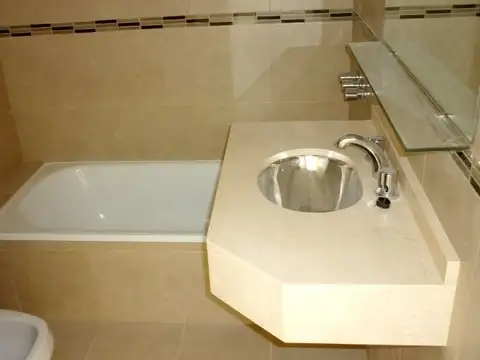 Av. Rivadavia 13300, Piso 2