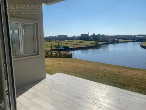 Venta casa a estrenar 3 dormitorios al agua con salida al rio Lujan Barrio Nautico el Cazal.