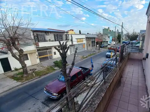 Depto Tipo Casa en Alquiler en Sarandi, $ 600.000