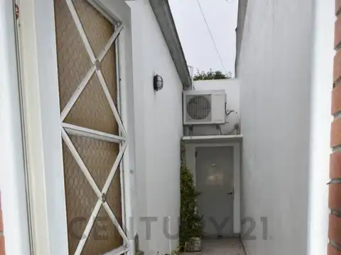 Casa 5 ambientes con 1 baño