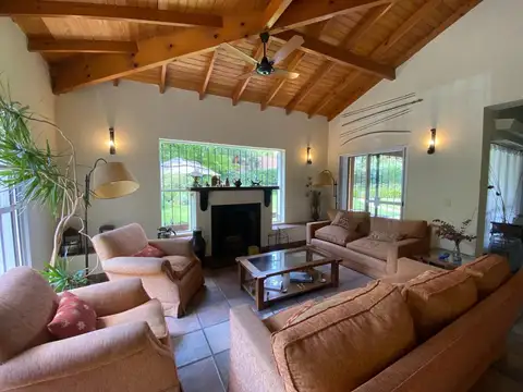 Casa 6 ambientes con 4 baños