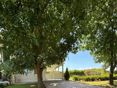 Casa 6 ambientes con 3 baños