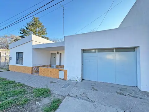 Casa en venta c/ cochera en Cañada de Gómez