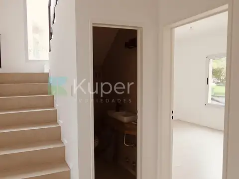 Casa 6 ambientes con 3 baños