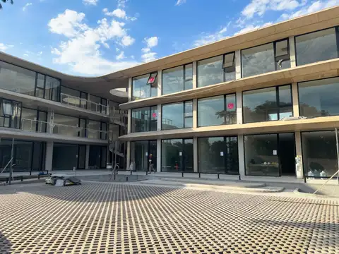 Local comercial en PB con cochera en subsuelo