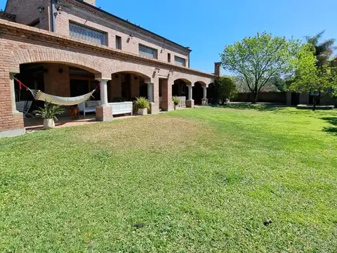 Casa en Venta con 7 cocheras