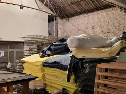 GALPÓN de 438 m2 cub - 100m de Av. Rivadavia - FINANCIA -