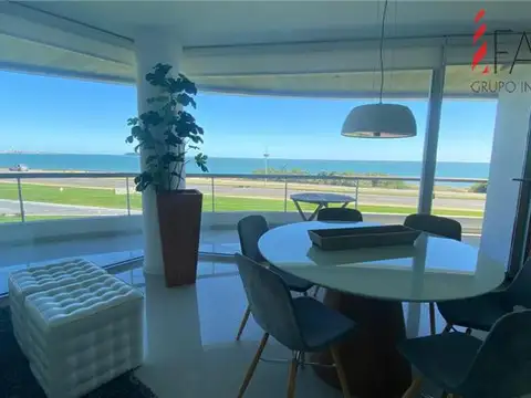 Apartamento en Playa Mansa/Pinares con Terraza y Parrillero Propio