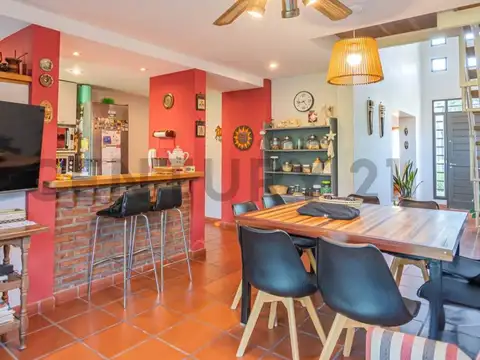Casa 5 ambientes con 2 baños