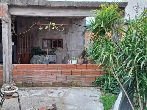 VENTA DE CASA 4 AMB EN JOSE C PAZ +2 DEPTO, PATIO