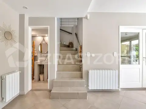 Casa en Venta con 5 cocheras