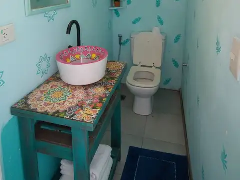 Casa 4 ambientes con 2 baños