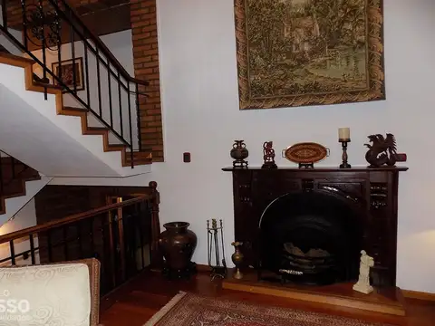 Casa en Venta con 3 cocheras