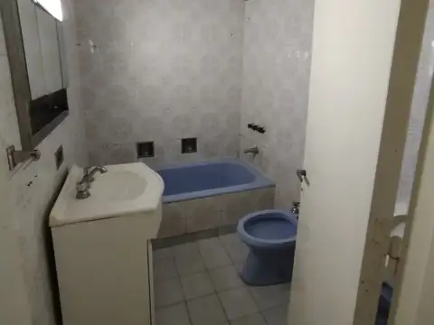 SAN MARTIN ALQUILA CASA 3 AMB CON PATIO Y TERRAZA, ZONA V. BONICH,