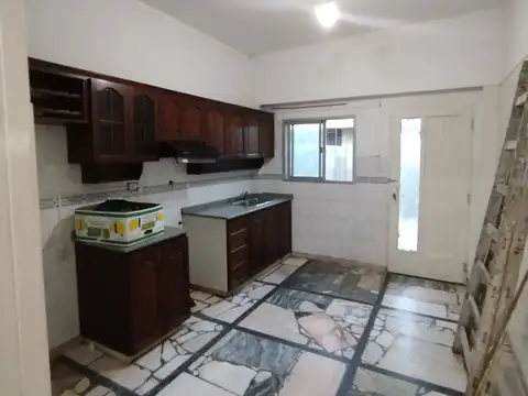 SAN MARTIN ALQUILA CASA 3 AMB CON PATIO Y TERRAZA, ZONA V. BONICH,