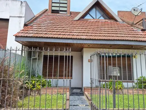 Casa VENTA Longchamps 5 AMBIENTES patio y pileta