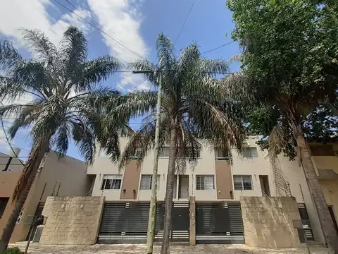 EXCELENTE TRIPLEX EN UBICACION ESTRATEGICA !