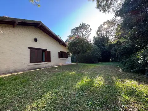 Paseo 101 entre 10 y 11.