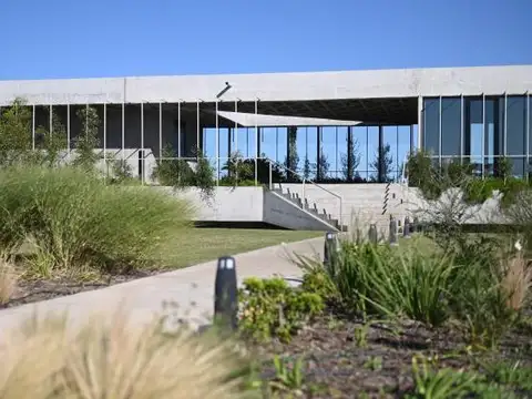 Av. Arturo Illia y Golondrinas