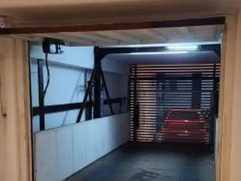 EN VENTA COCHERA CENTRICA E. MITRE AL 900