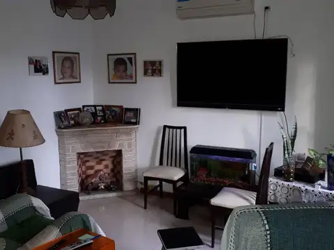 VENTA - CASA DOS DORMITORIOS APTA CRÉDITO - PARQUE FIELD.