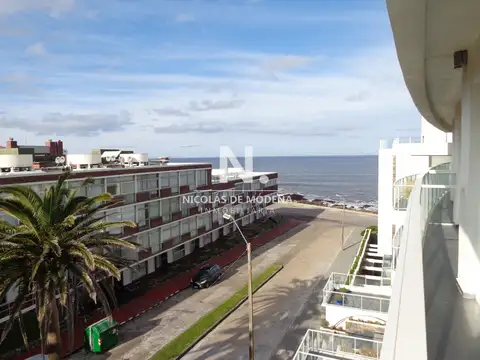 Apartamento en venta de 2 dormitorios, Edif. Bonaire. Punta Del Este