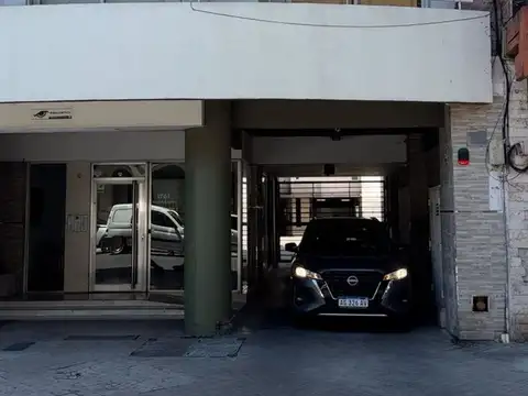 VENTA COCHERA -  EDIFICIO ALTOS DEL PARAGUAY 1761