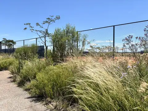 Terreno en venta con financiación anual en Barrio Amarras