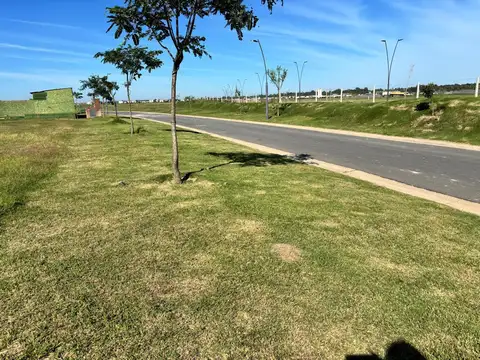 Terreno en venta con financiación anual en Barrio Amarras