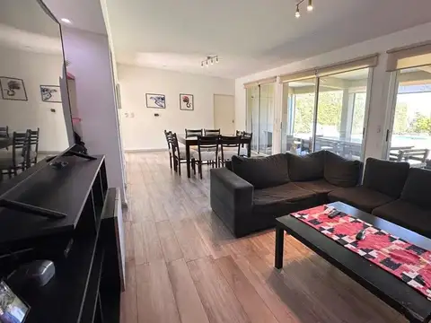 Casa 7 ambientes con 3 baños