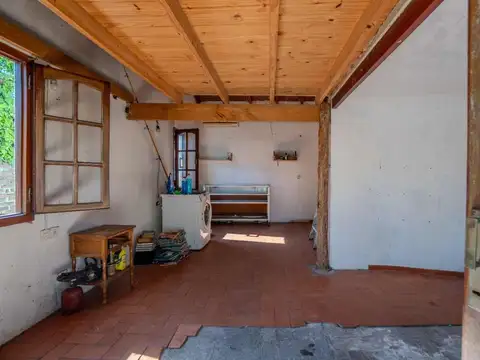 CASA EN VENTA GONNET 2 DORMITORIOS