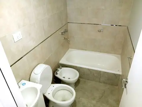 AV. HIPOLITO YRIGOYEN 1300