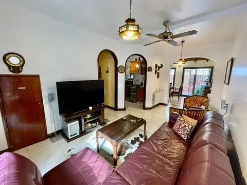 Casa en Venta con 2 cocheras