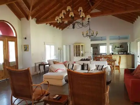 Casa 6 ambientes con 6 baños